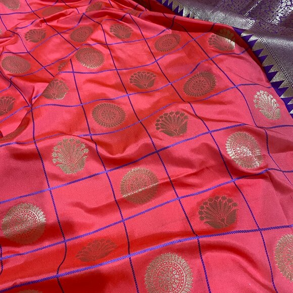 Pink check Indian traditional soft silk saree for women - Picture 6 of 15